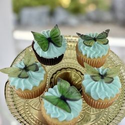 Joe's Just Desserts - Lovely green frosting on chocolate and vanilla cupcakes for a Neverland party!