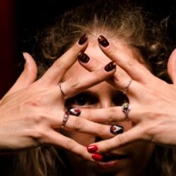 Sole Serenity - Gel manicure on set