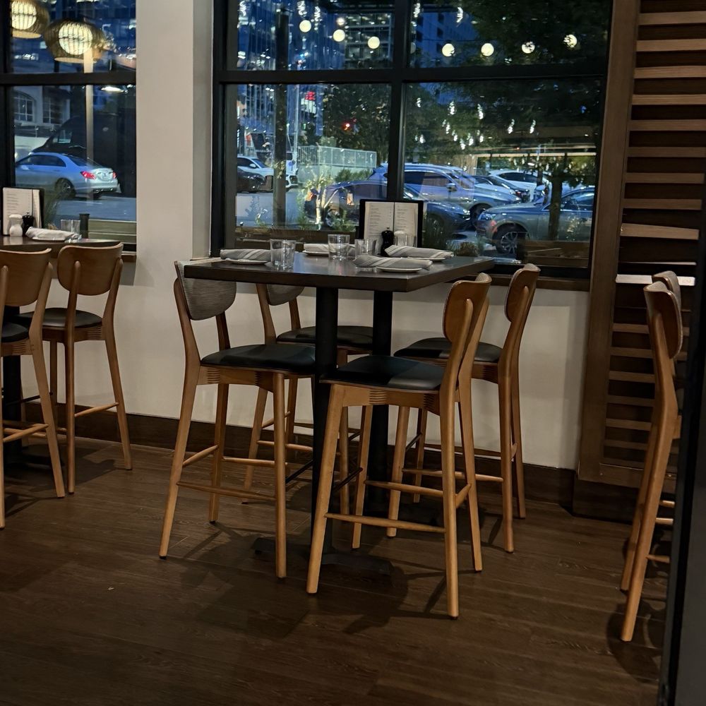 Burtons Grill & Bar - Seafood Near Me - Atlanta, Georgia Burtons Grill & Bar - Seafood Near Me - Atlanta, Georgia