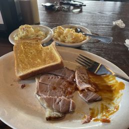 Beef platter with two sides(Mac n cheese & potato salad). Texas toast and tea. Very good! Beef platter with two sides(Mac n cheese & potato salad). Texas toast and tea. Very good!