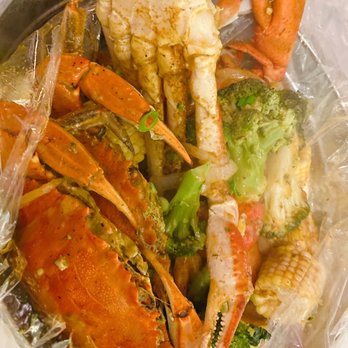 Angie's Seafood - Special of the day- blue crabs, whole Maine lobster, shrimp, snow crab legs combo - Seafood Near Me - Baltimore, Maryland