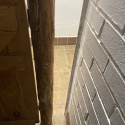 Sunbanks Lake Resort - Big gap in the bathroom door
