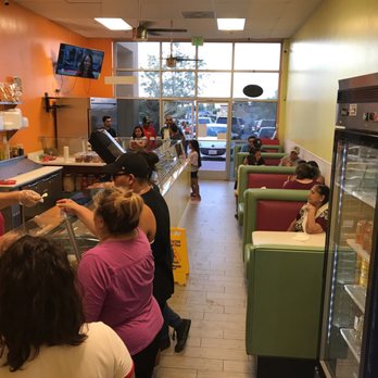 La Piña Loca - a line of diners waiting for customers - Desserts Near Me - Hesperia, California La Piña Loca - a line of diners waiting for customers - Desserts Near Me - Hesperia, California
