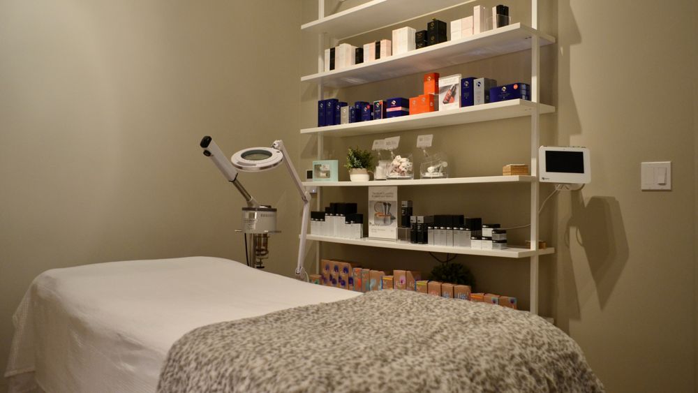 SkinQ Facials & Waxing - Roscoe Village Logo