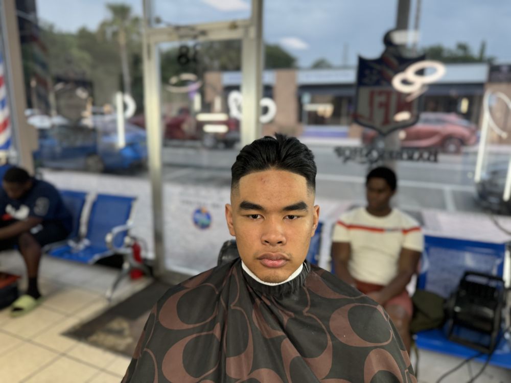 Head barbers In charge Logo