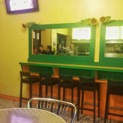 Marmara Kebab - Parte delle sedute e la TV nel locale