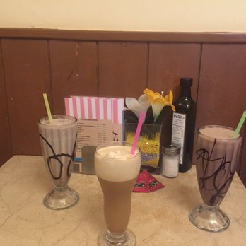 Mama Cecilia - Helado y café fresco Ice cream milkshakes and blended iced coffee - Sandwiches Near Me - Alcalá de Henares, M Mama Cecilia - Helado y café fresco Ice cream milkshakes and blended iced coffee - Sandwiches Near Me - Alcalá de Henares, M