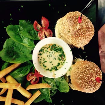 Le Vertugadin - Restaurants Near Me - Chantilly, 60