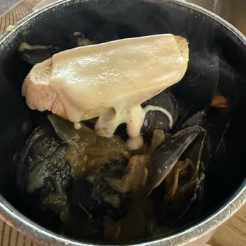 Mussel Beach Restaurant - Mussels French onion soup - Seafood Near Me - Delray Beach, Florida Mussel Beach Restaurant - Mussels French onion soup - Seafood Near Me - Delray Beach, Florida