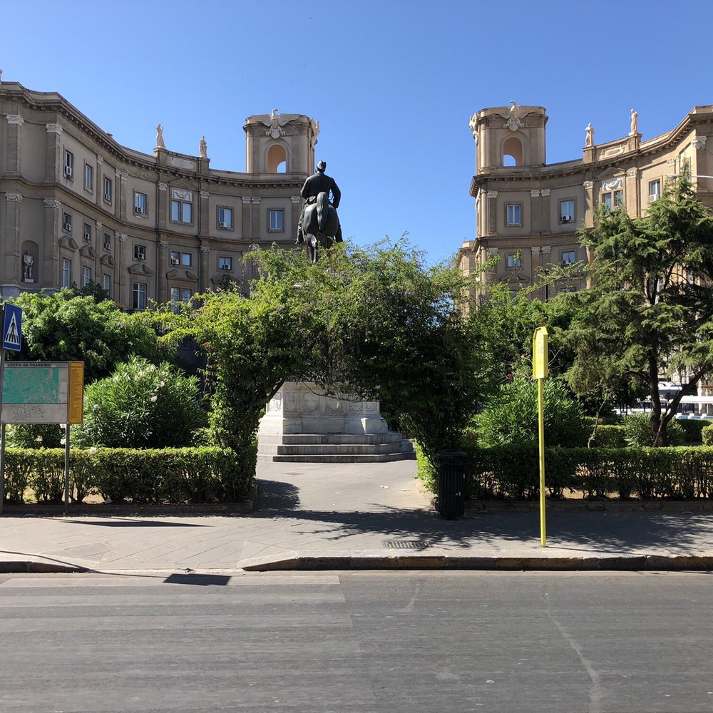 Small town in central south east Sicily for December?, image size:1000x1000