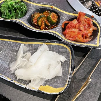 Chubby Cattle - seaweed salad, cucumbers, kimchi, radish - Barbeque Near Me - Monterey Park, California
