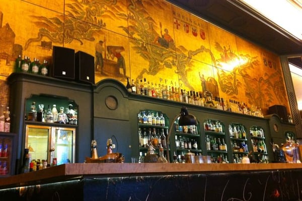 Die Goldene Bar by null