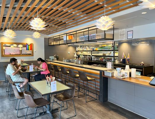 Dragonfly Noodle by null