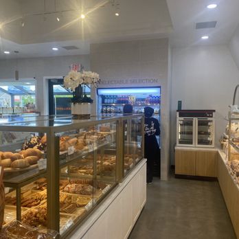 Tous Les Jours - Interior - Desserts Near Me - South Salt Lake, Utah