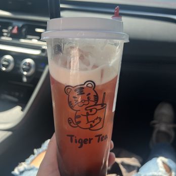 Tiger Tea - Strawberry green tea with fresh strawberries - Bubble Tea Near Me - Columbia, Missouri Tiger Tea - Strawberry green tea with fresh strawberries - Bubble Tea Near Me - Columbia, Missouri