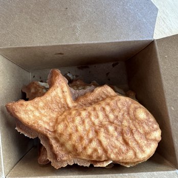 Kung Fu Tea - 5 Pieces Taiyaki (2 with custard and 3 with Nutella) - Coffee & Tea Near Me - Denton, Texas Kung Fu Tea - 5 Pieces Taiyaki (2 with custard and 3 with Nutella) - Coffee & Tea Near Me - Denton, Texas