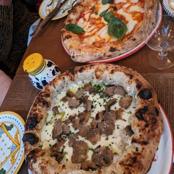 East Mamma - Truffle pizza - Pizza Near Me - Paris, 75 East Mamma - Truffle pizza - Pizza Near Me - Paris, 75