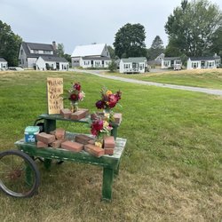 Bay Meadow Cottages - Grab some flowers.
