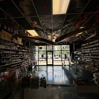 Smoke Shop - Head Shops Near Me - Milton, Florida