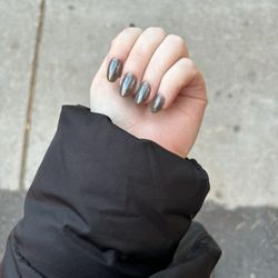D Luxe Nail Bar - Leaving the nail salon bleeding again (later resulted in infection)