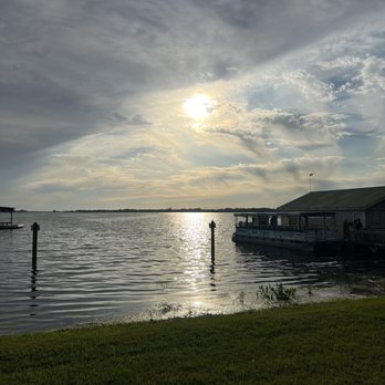 Lakeside Inn - View of sunset over Lake Dora from beach - Hotels Near Me - Mount Dora, Florida Lakeside Inn - View of sunset over Lake Dora from beach - Hotels Near Me - Mount Dora, Florida