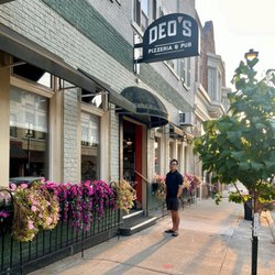 DeO's Pizzeria & Pub - Storefront - pretty