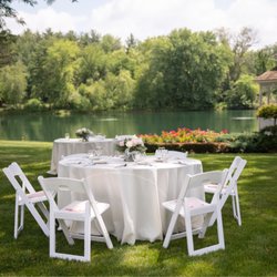 Elegante Cuisine - Table set up by elegante