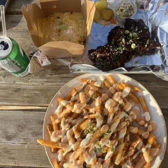 Chainsmoker Urban Barbecue - Fries Dun'up Jerk Chicken - Barbeque Near Me - Toronto, Ontario