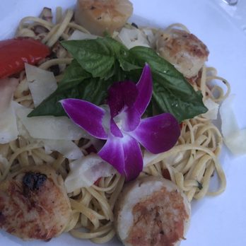 Aragosta - Colossal scallops, so meaty and flavorful, with pasta accompanied with garlic, red pepper, tomatoes and mushrooms - Modern European Near Me - St. George, Utah Aragosta - Colossal scallops, so meaty and flavorful, with pasta accompanied with garlic, red pepper, tomatoes and mushrooms - Modern European Near Me - St. George, Utah