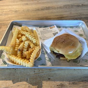 Shake Shack Garden State Plaza - Burgers Near Me - Paramus, New Jersey