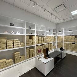 Michael Kors Outlet - So clean and organized!