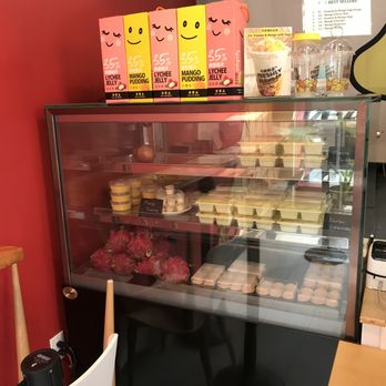 Hui Lau Shan - Look at their case of mochi! - Desserts Near Me - Berkeley, California