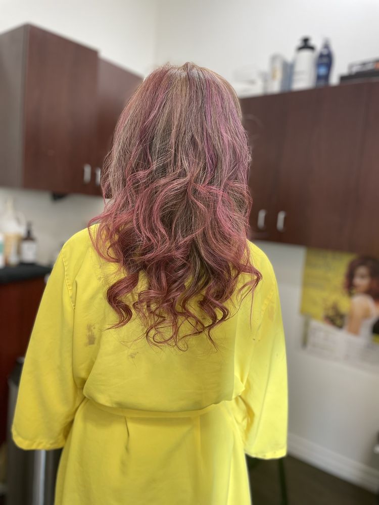 Gina's Hair Salon Logo