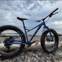 MQT Bike Rentals - Lake Superior... fat bikes aren't just for winter.