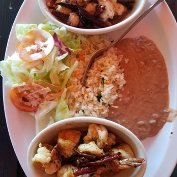 Los Panchos - Camarones y pulpo al ajillo con arroz y frijoles! - Mexican Near Me - Ensenada, BCN Los Panchos - Camarones y pulpo al ajillo con arroz y frijoles! - Mexican Near Me - Ensenada, BCN