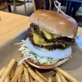 Buffalo Wild Wings - Better than every other burger in the world I think - American Near Me - Saint Cloud, Minnesota