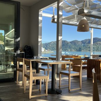 Malibu Farm - View from my table. Was busy at lunchtime when I arrived but cleared out toward the end of my meal. - Coffee & Tea Near Me - Tiburon, California Malibu Farm - View from my table. Was busy at lunchtime when I arrived but cleared out toward the end of my meal. - Coffee & Tea Near Me - Tiburon, California
