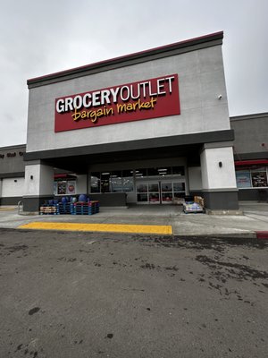 Grocery Outlet by null
