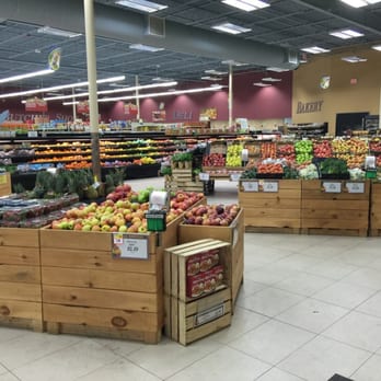 Piggly Wiggly - Produce area - Grocery Near Me - Beloit, Wisconsin