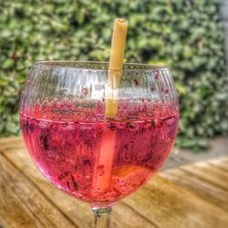 Domaine de la Pierre Blanche - Cocktails at the bar