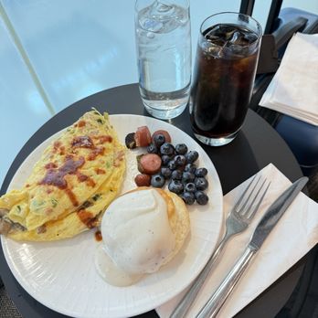 The Centurion Lounge - Fresh to order omelettes, along with biscuits and gravy. - Airport Lounges Near Me - Denver, Colorado