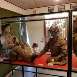 Panser- og Brandbilmuseet - Uniformen des dänischen Heeres mit Zubehör