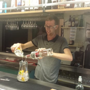 Juniors Tapas - The owner, James. Lovely chap! - Spanish Near Me - Cambrils, T