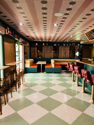 GoodTimes Full Service bar by null