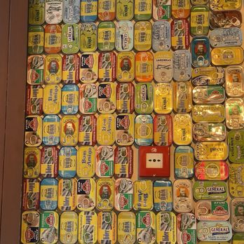 Restaurante Duque - Sardine can decor - Portuguese Near Me - Lisbon, 11