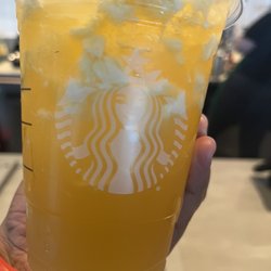 Starbucks - Gr pineapple refreshed lemonade