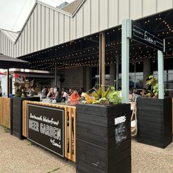 Evan's Seafood Restaurant - Outside bar/patio area.