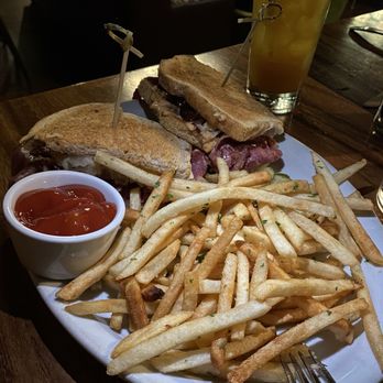Gibson's Irish Pub - Reuben sandwich & fries - tasty, good fries - Irish Pub Near Me - Walnut Creek, California Gibson's Irish Pub - Reuben sandwich & fries - tasty, good fries - Irish Pub Near Me - Walnut Creek, California