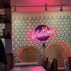L&L Libations - Cute seating area
