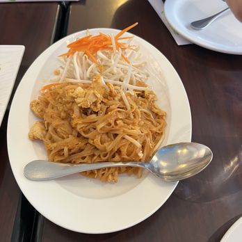 Khun Mae Thai Noodles - Chicken pad thai - Thai Near Me - San Francisco, California Khun Mae Thai Noodles - Chicken pad thai - Thai Near Me - San Francisco, California